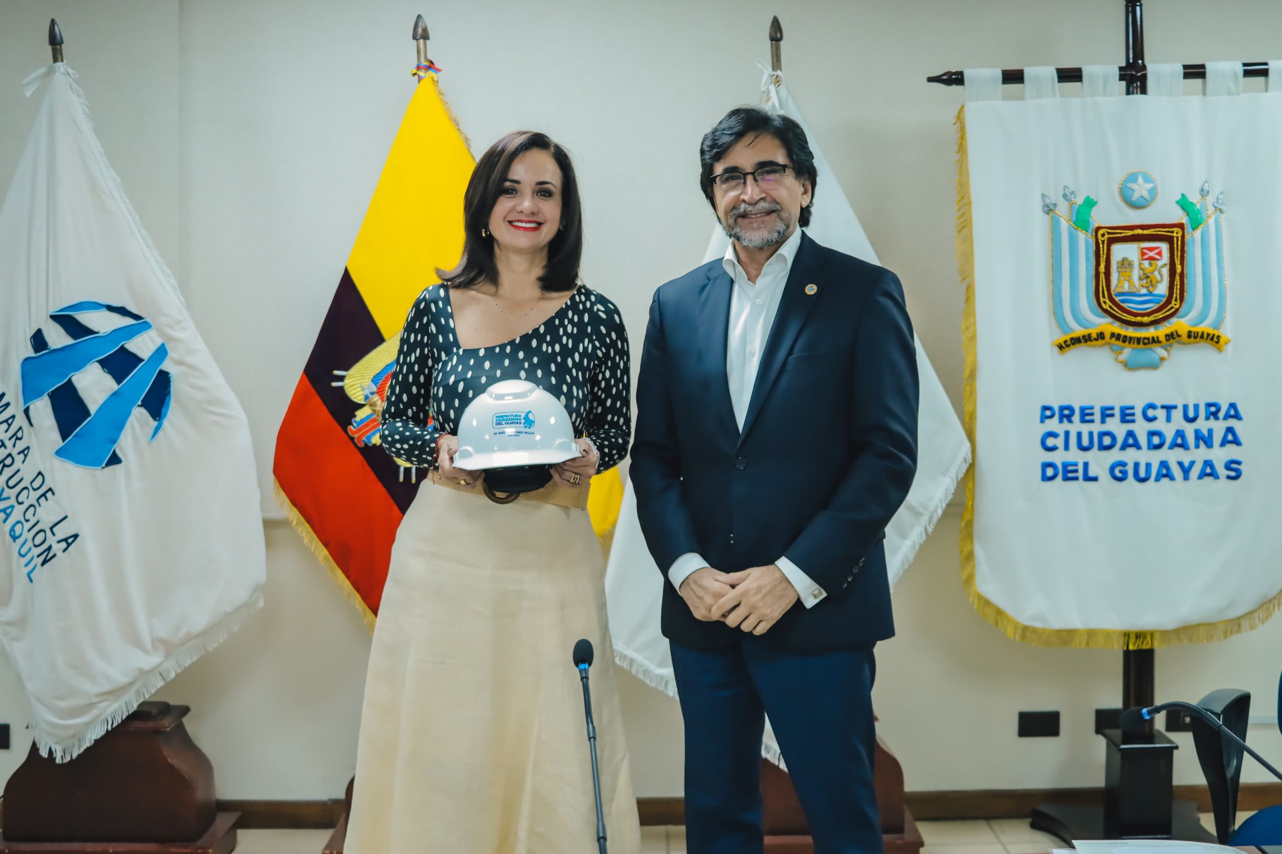 Prefecta del Guayas dio a conocer gestión a la Cámara de Construcción de Guayaquil