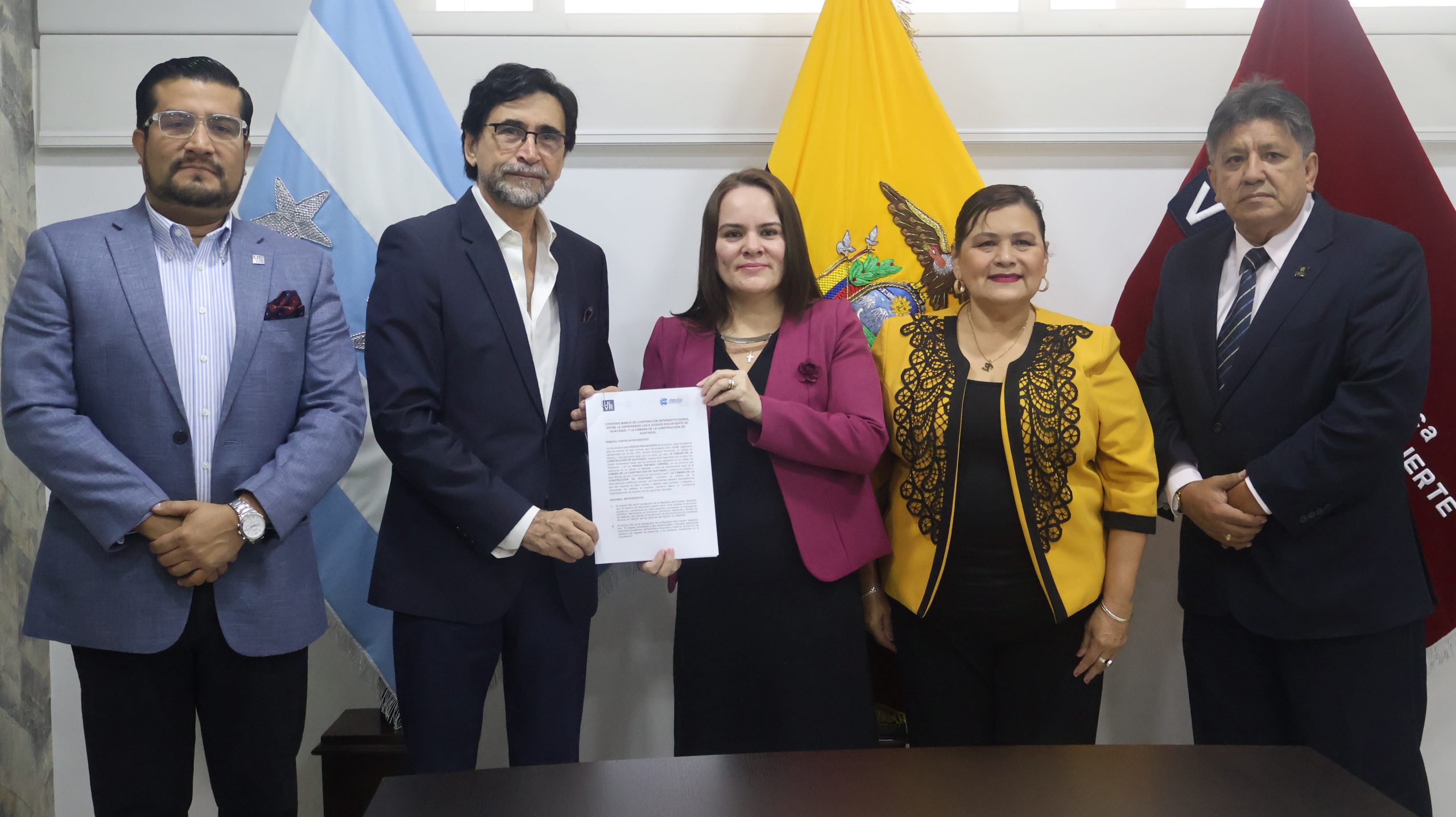 Firma de Convenio Interinstitucional entre la Cámara de la Construcción de Guayaquil y la Universidad Vicente Rocafuerte